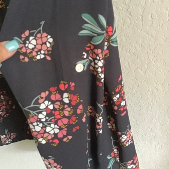 Loft floral gray blouse - Picture 4 of 6